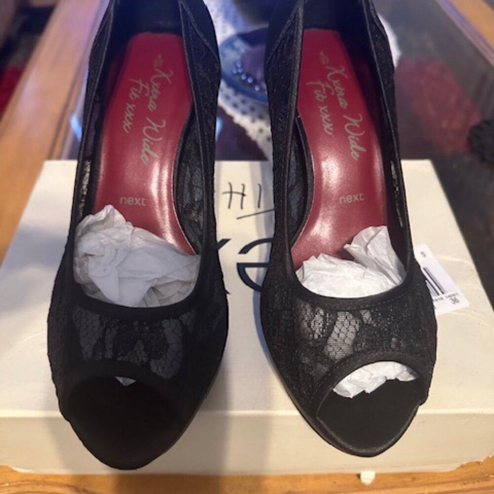 Heels - Picture 2 of 3